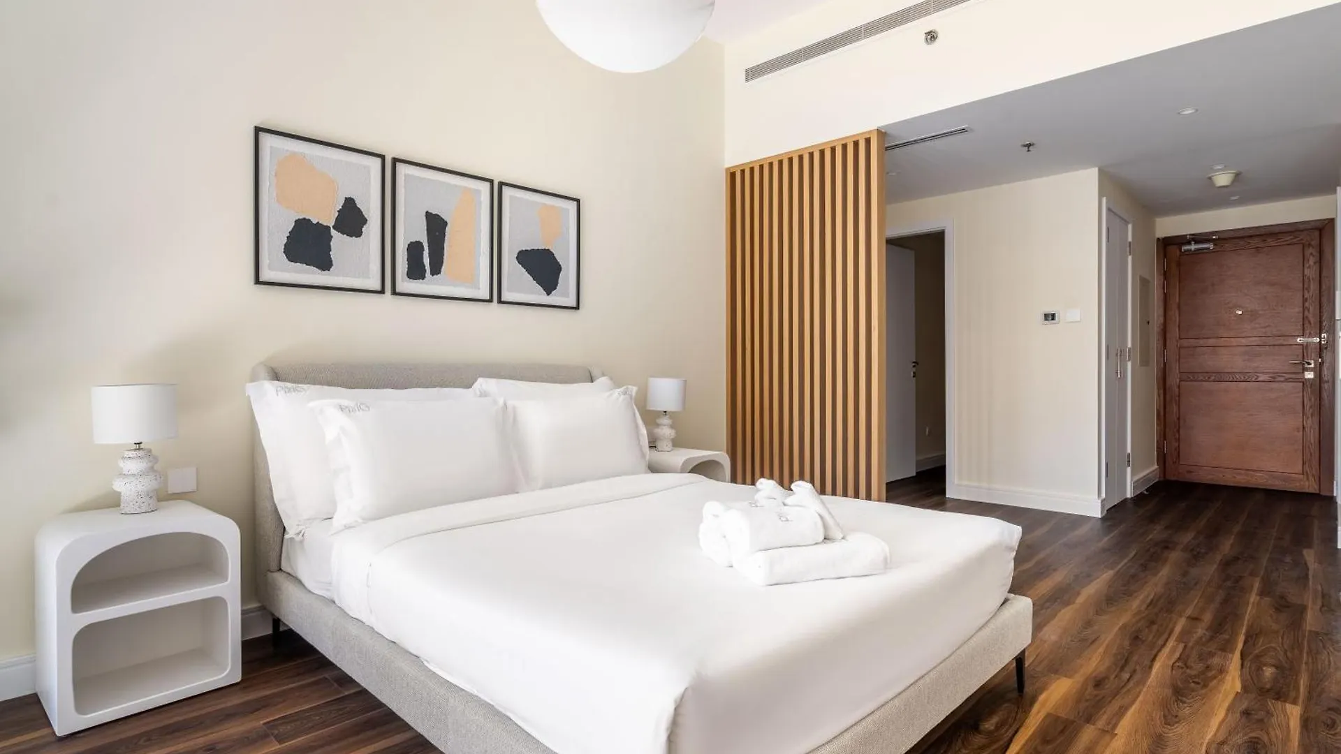 Chic Apartment In The Heart Of Dubai With Pool