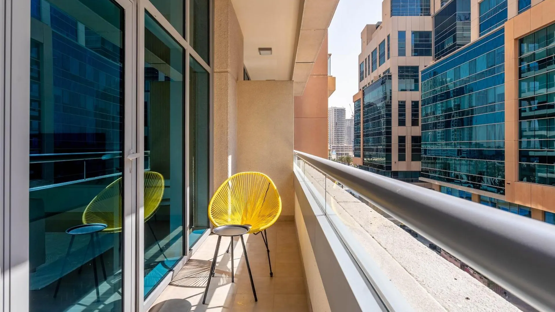 Chic Apartment In The Heart Of Dubai With Pool United Arab Emirates